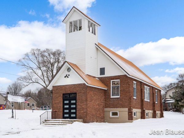 10 1st Street, Stanwood, MI 49346