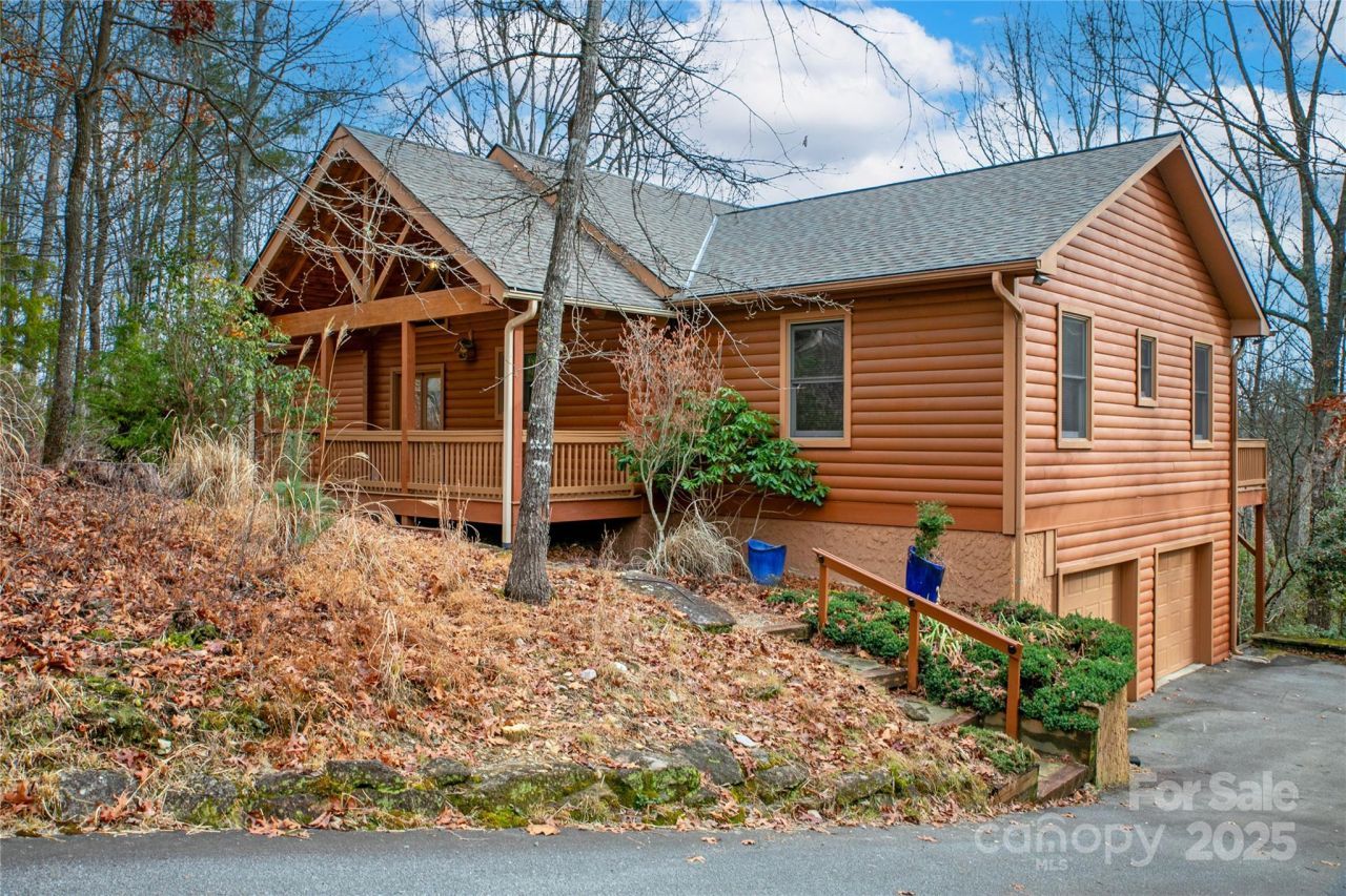 42 Tsitsi Court, Brevard, NC 28712