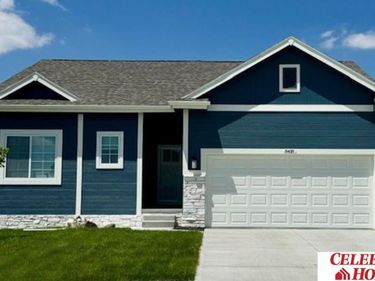 10504 Portage Drive, Papillion, NE 68046