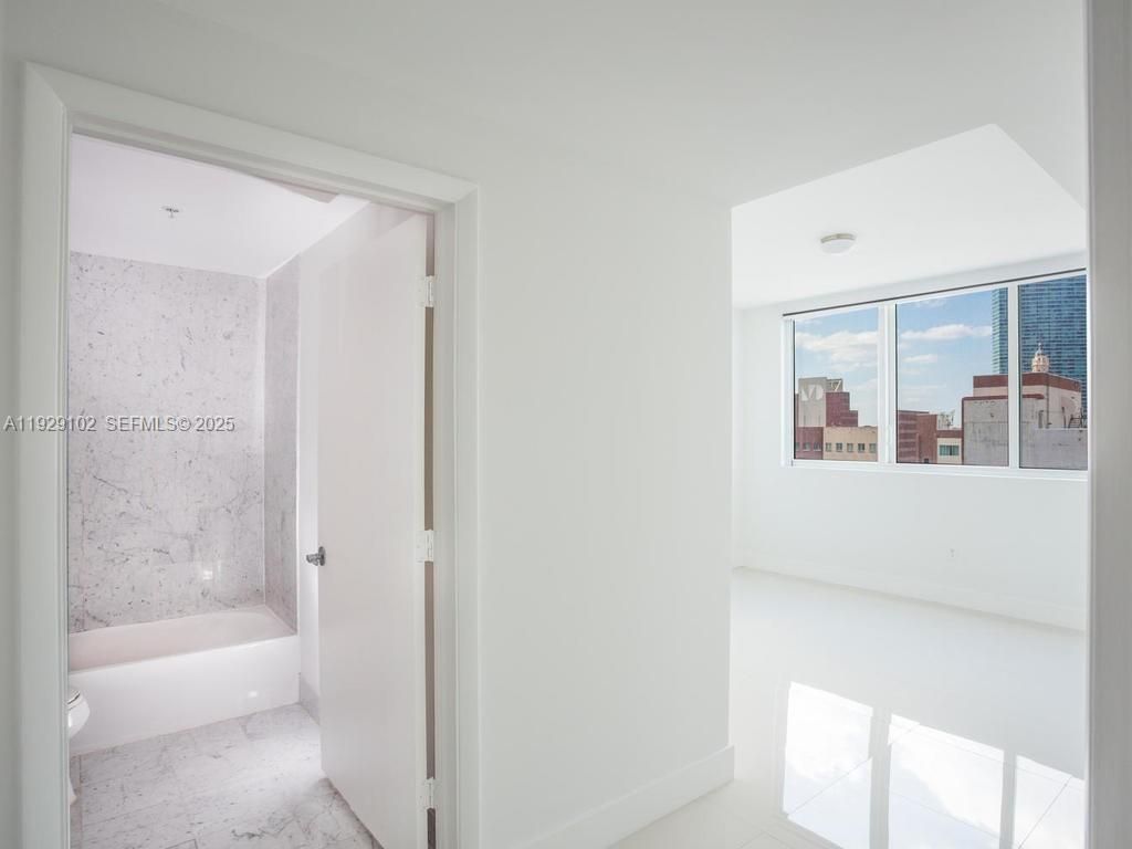 244 Biscayne Blvd, Unit 2402, Miami, FL 33132 Photo