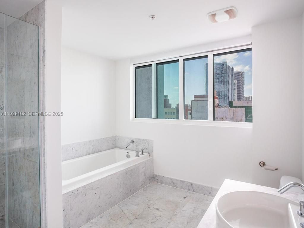 244 Biscayne Blvd, Unit 2402, Miami, FL 33132 Photo