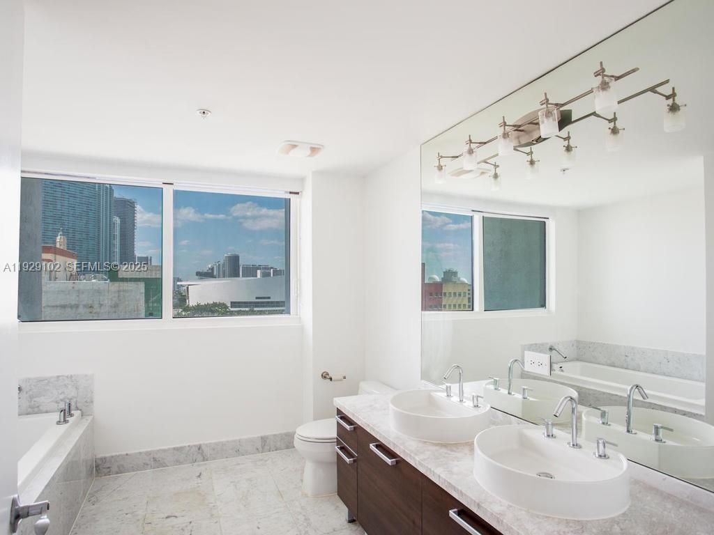 244 Biscayne Blvd, Unit 2402, Miami, FL 33132 Photo