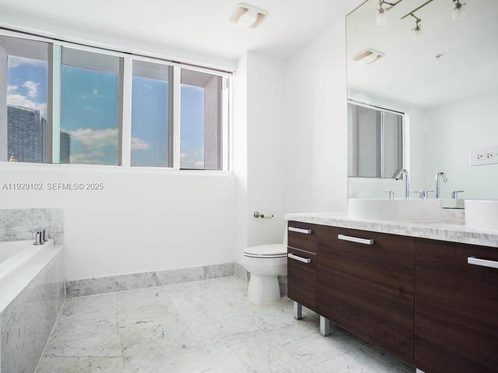244 Biscayne Blvd, Unit 2402, Miami, FL 33132 Photo