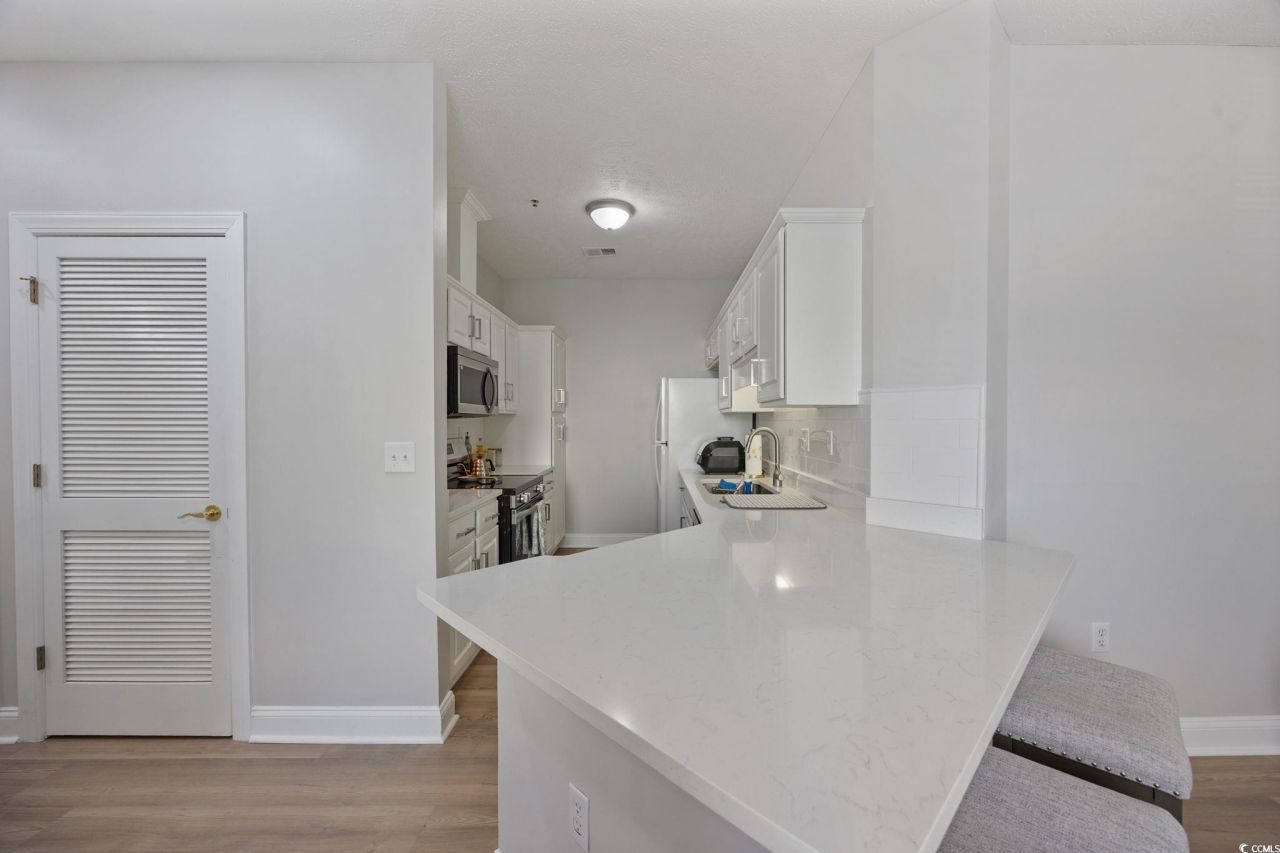 111 Fountain Pointe Ln. Photo 4