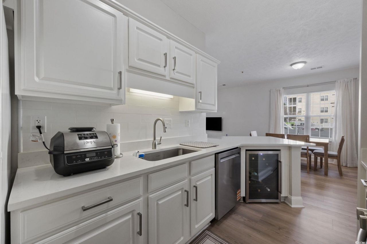 111 Fountain Pointe Ln. Photo 7