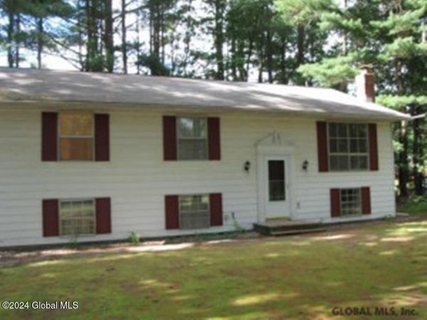 12 Evergreen Avenue, Clifton Park, NY 12065