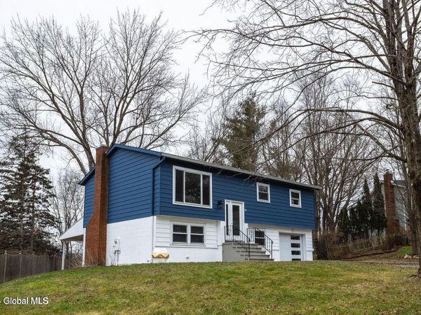 212 Deerfield Court, Voorheesville, NY 12186