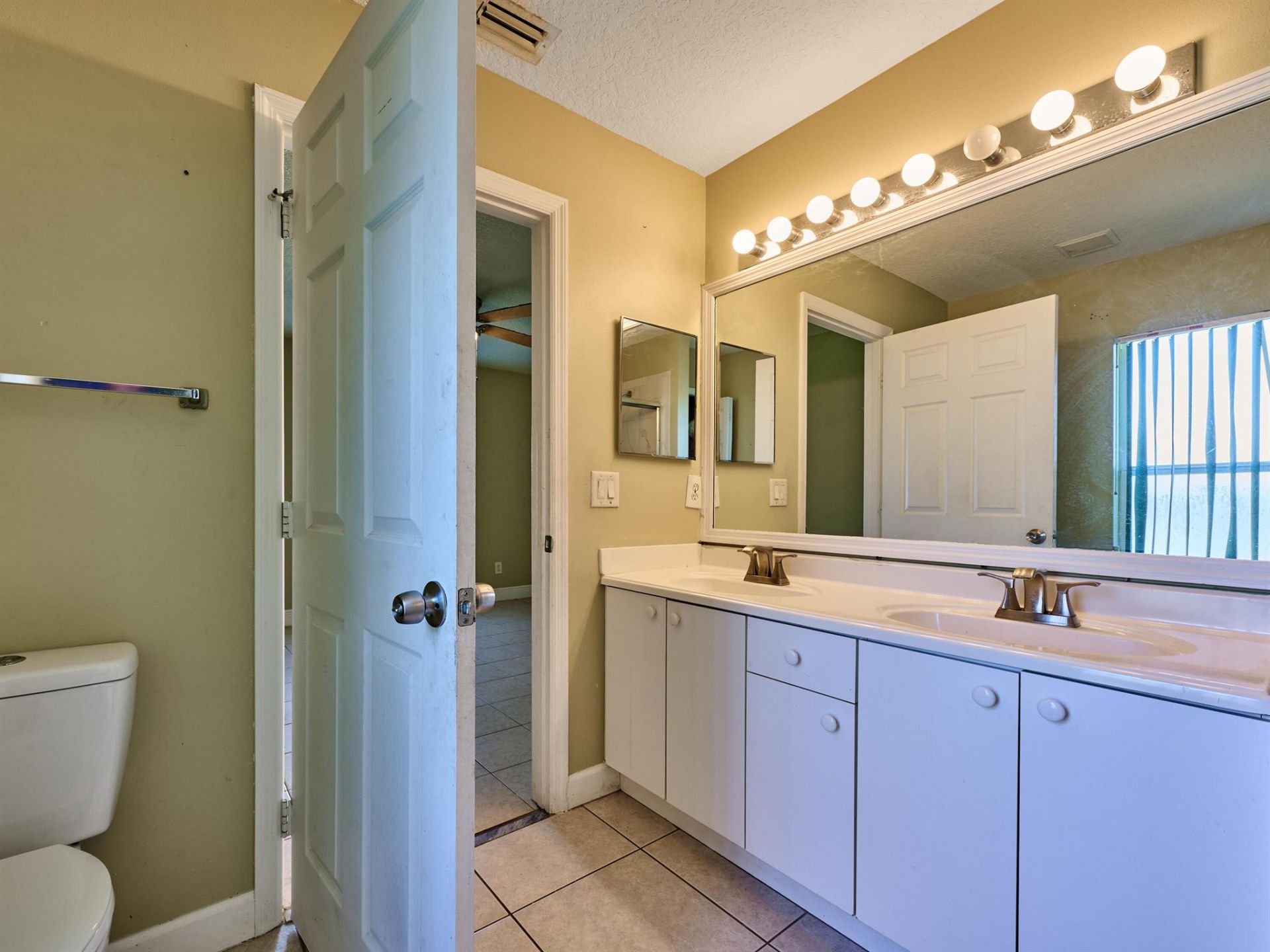 1407 SE Grapeland Avenue, Port Saint Lucie, FL 34952 Photo