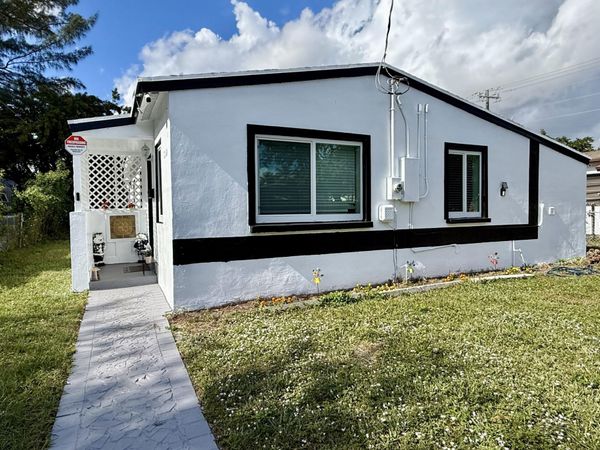 5909 Pinewood Avenue, West Palm Beach, FL 33407