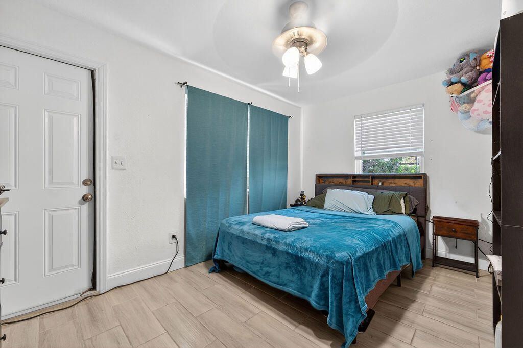 5909 Pinewood Avenue, West Palm Beach, FL 33407 Photo