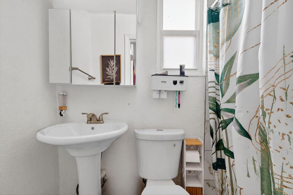 5909 Pinewood Avenue, West Palm Beach, FL 33407 Photo