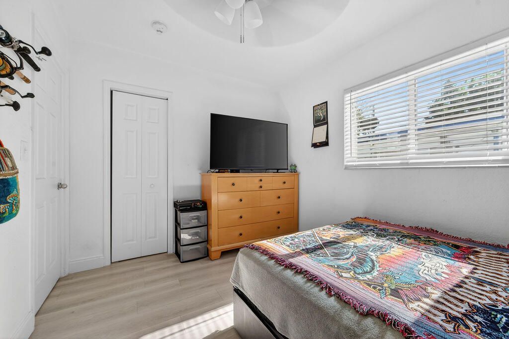 5909 Pinewood Avenue, West Palm Beach, FL 33407 Photo