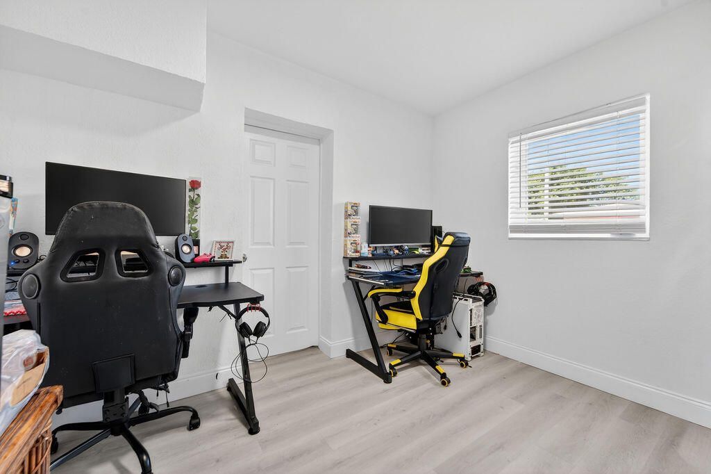 5909 Pinewood Avenue, West Palm Beach, FL 33407 Photo