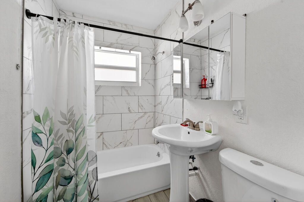 5909 Pinewood Avenue, West Palm Beach, FL 33407 Photo