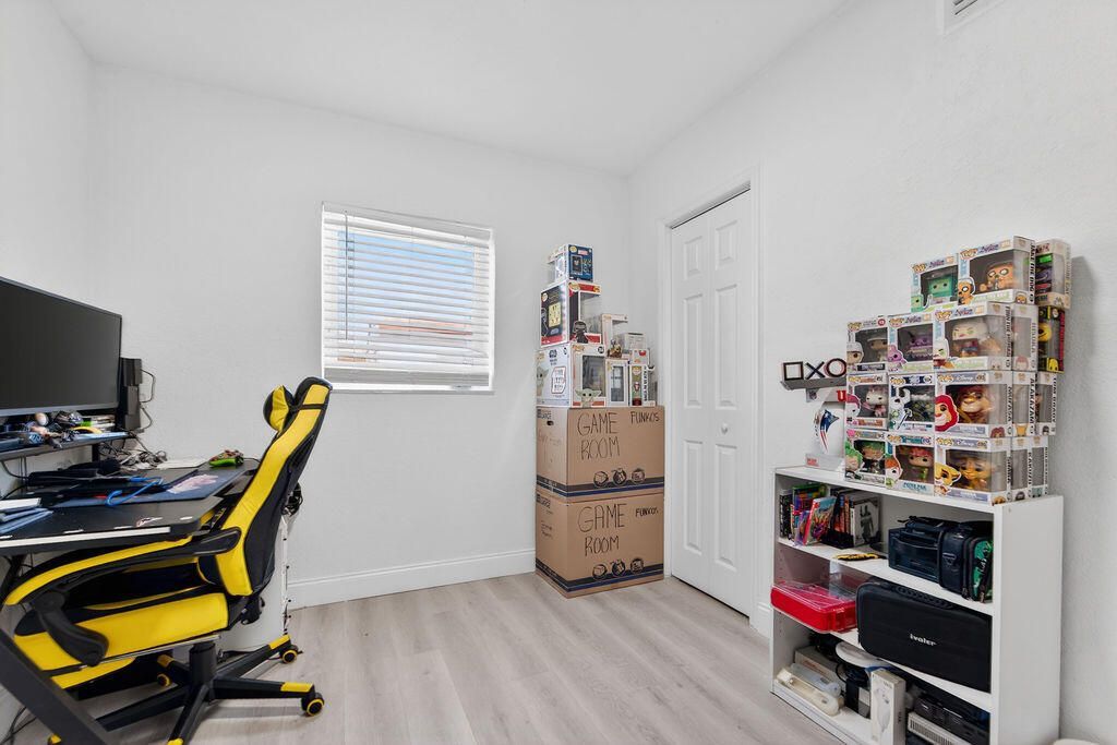 5909 Pinewood Avenue, West Palm Beach, FL 33407 Photo