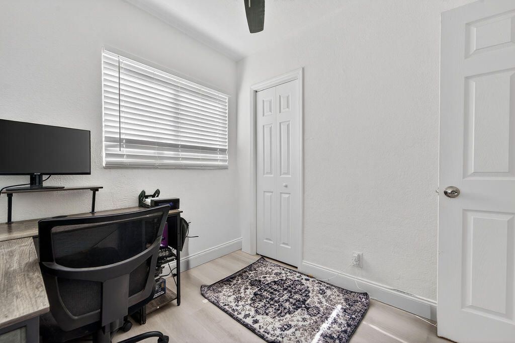 5909 Pinewood Avenue, West Palm Beach, FL 33407 Photo