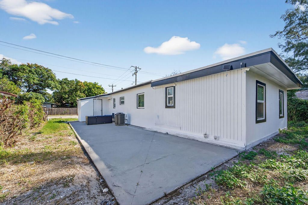 5909 Pinewood Avenue, West Palm Beach, FL 33407 Photo