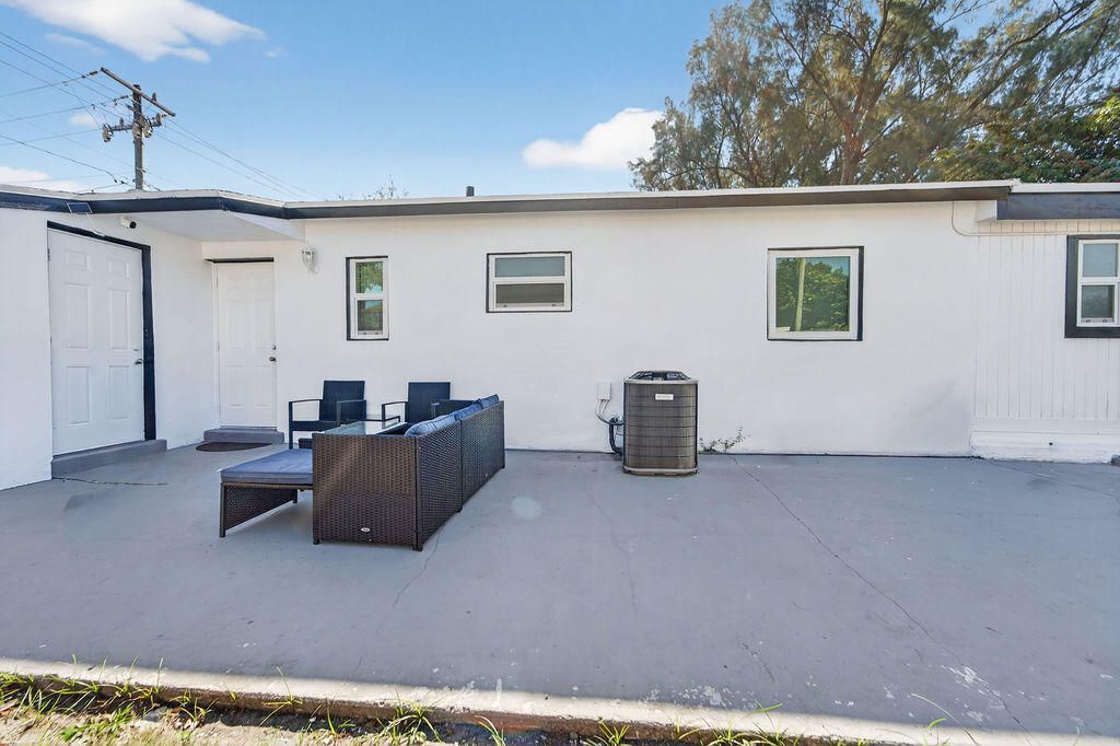 5909 Pinewood Avenue, West Palm Beach, FL 33407 Photo