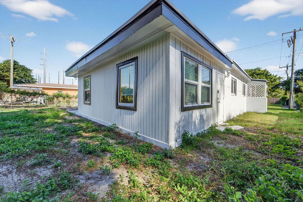 5909 Pinewood Avenue, West Palm Beach, FL 33407 Photo