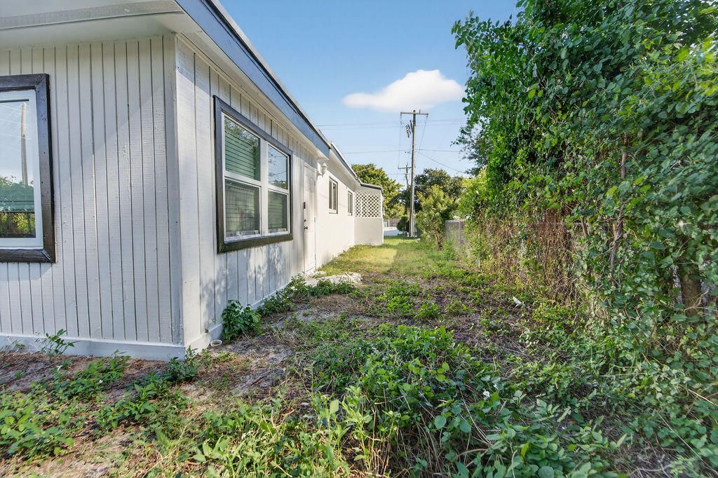 5909 Pinewood Avenue, West Palm Beach, FL 33407 Photo