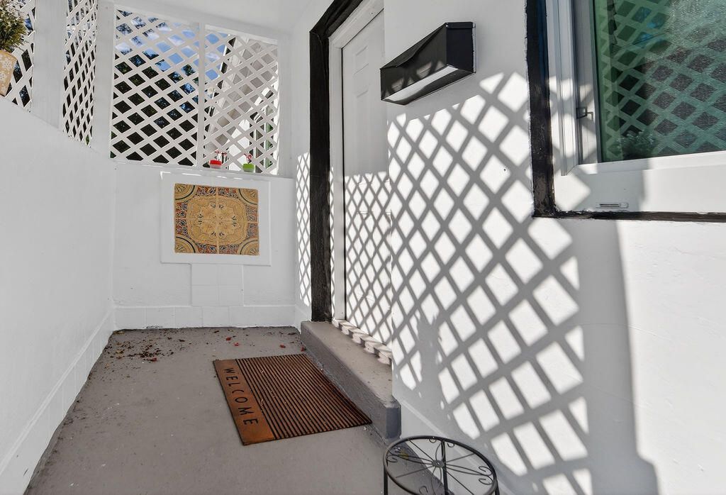 5909 Pinewood Avenue, West Palm Beach, FL 33407 Photo