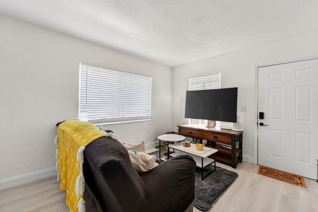 5909 Pinewood Avenue, West Palm Beach, FL 33407 Photo