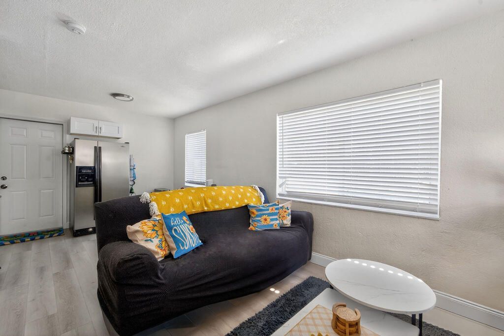 5909 Pinewood Avenue, West Palm Beach, FL 33407 Photo