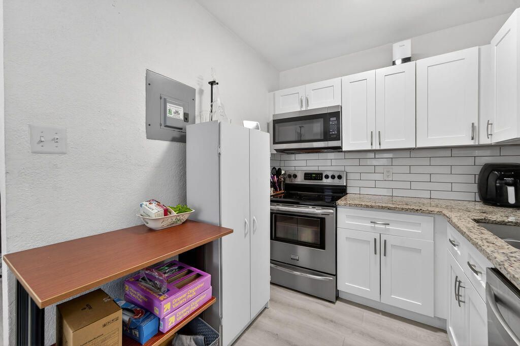 5909 Pinewood Avenue, West Palm Beach, FL 33407 Photo