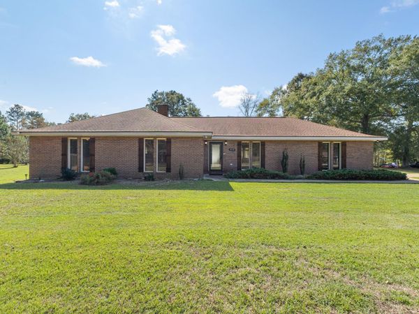 979 Richburg Rd., Hattiesburg, MS 39402