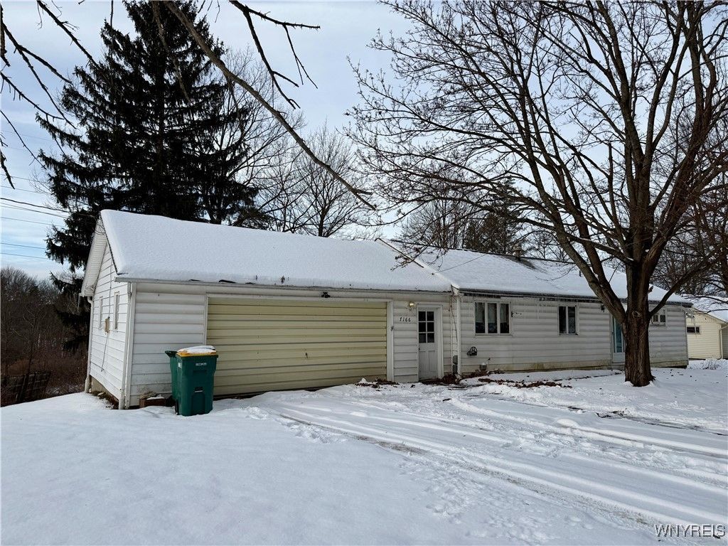 7166 S Abbott Road, Hamburg, NY 14075 Main Photo