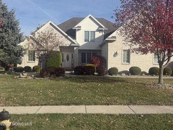 5829 Green Ivy Lane, Monclova, OH 43542