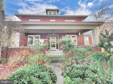 466 E MAIN STREET, LEOLA, PA 17540