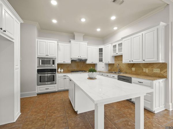 35430 Oak Manor Ave, Geismar, LA 70734
