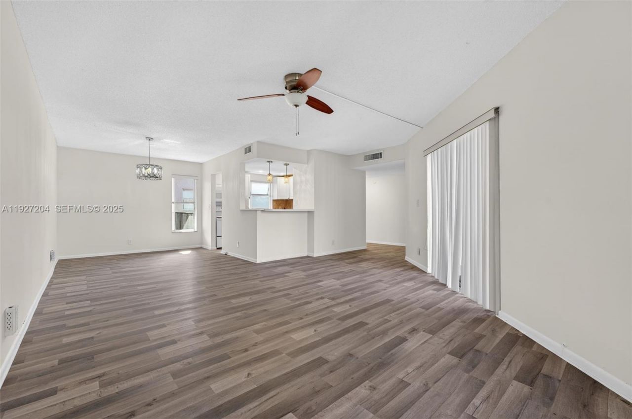 3100 Riverside Dr, Unit 305, Coral Springs, FL 33065 Photo