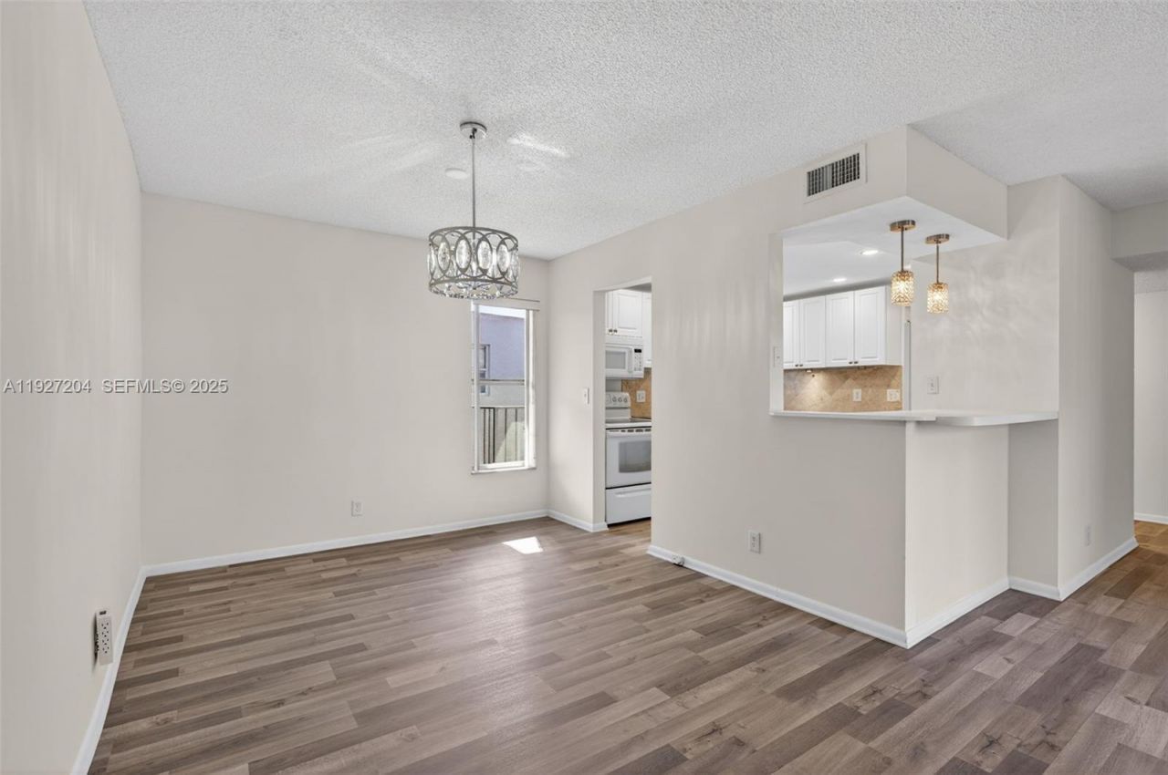 3100 Riverside Dr, Unit 305, Coral Springs, FL 33065 Photo