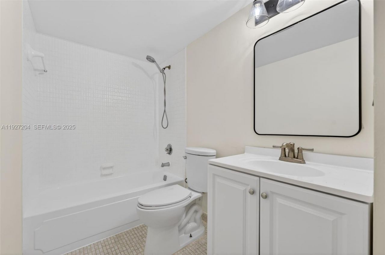 3100 Riverside Dr, Unit 305, Coral Springs, FL 33065 Photo