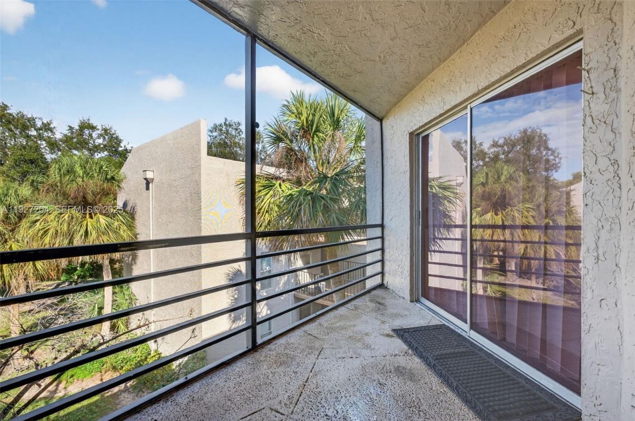 3100 Riverside Dr, Unit 305, Coral Springs, FL 33065 Photo