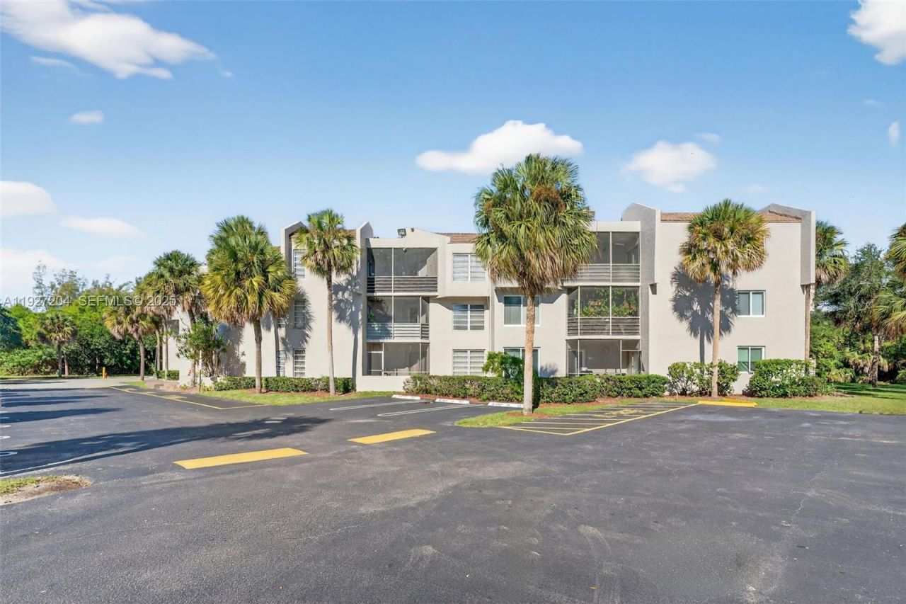 3100 Riverside Dr, Unit 305, Coral Springs, FL 33065 Photo