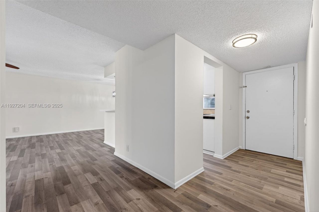 3100 Riverside Dr, Unit 305, Coral Springs, FL 33065 Photo