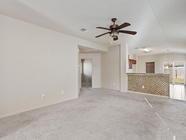 180 Eagle DR, Luling, TX 78648