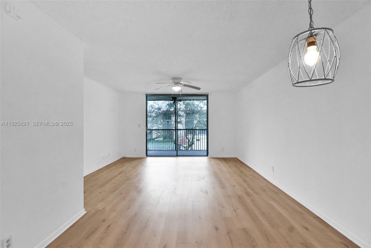 10501 W Broward Blvd, Unit 304, Plantation, FL 33324 Photo