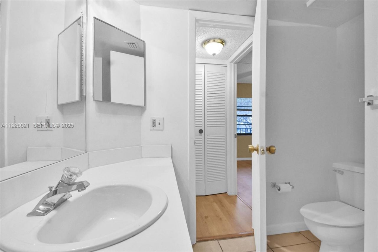 10501 W Broward Blvd, Unit 304, Plantation, FL 33324 Photo