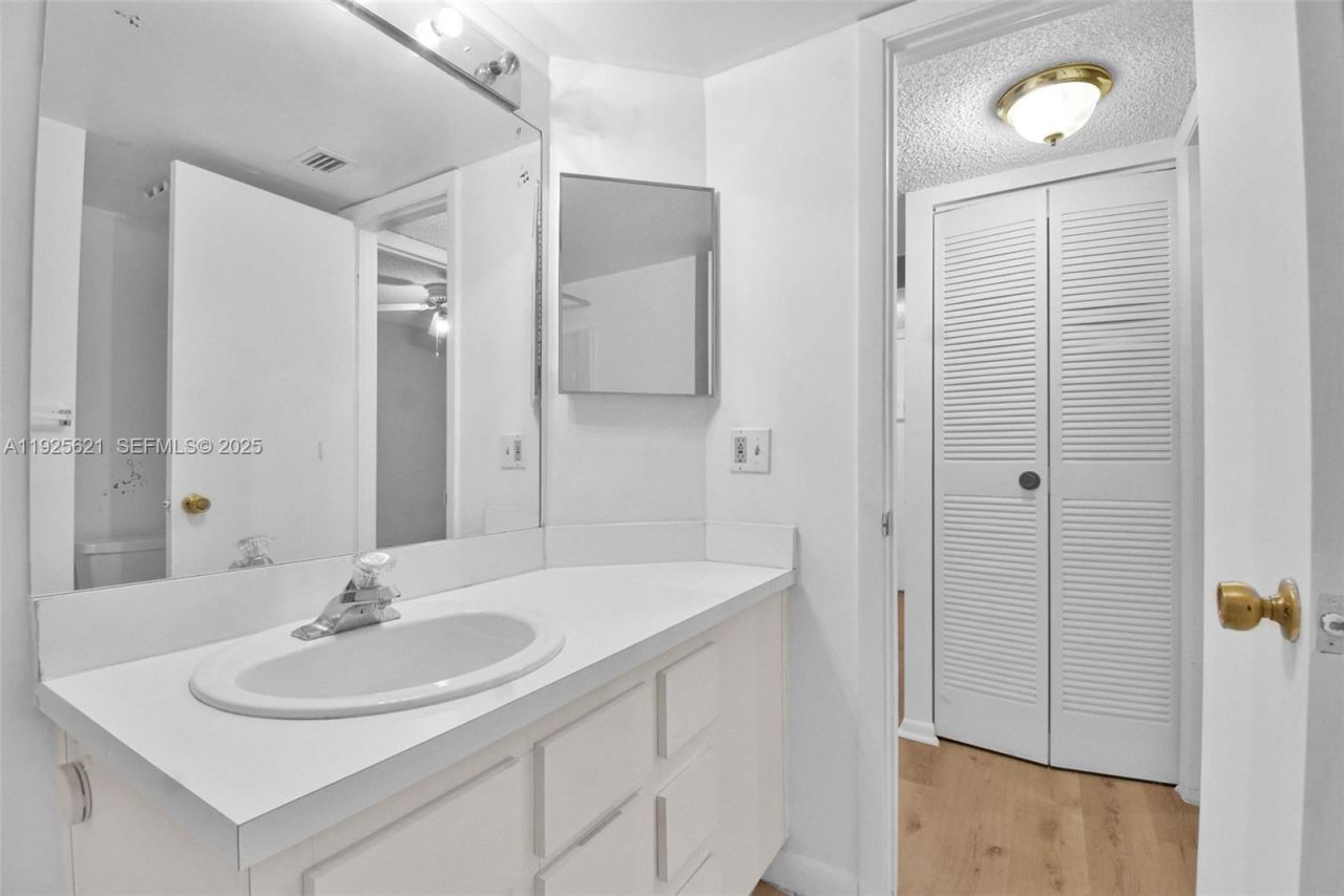 10501 W Broward Blvd, Unit 304, Plantation, FL 33324 Photo