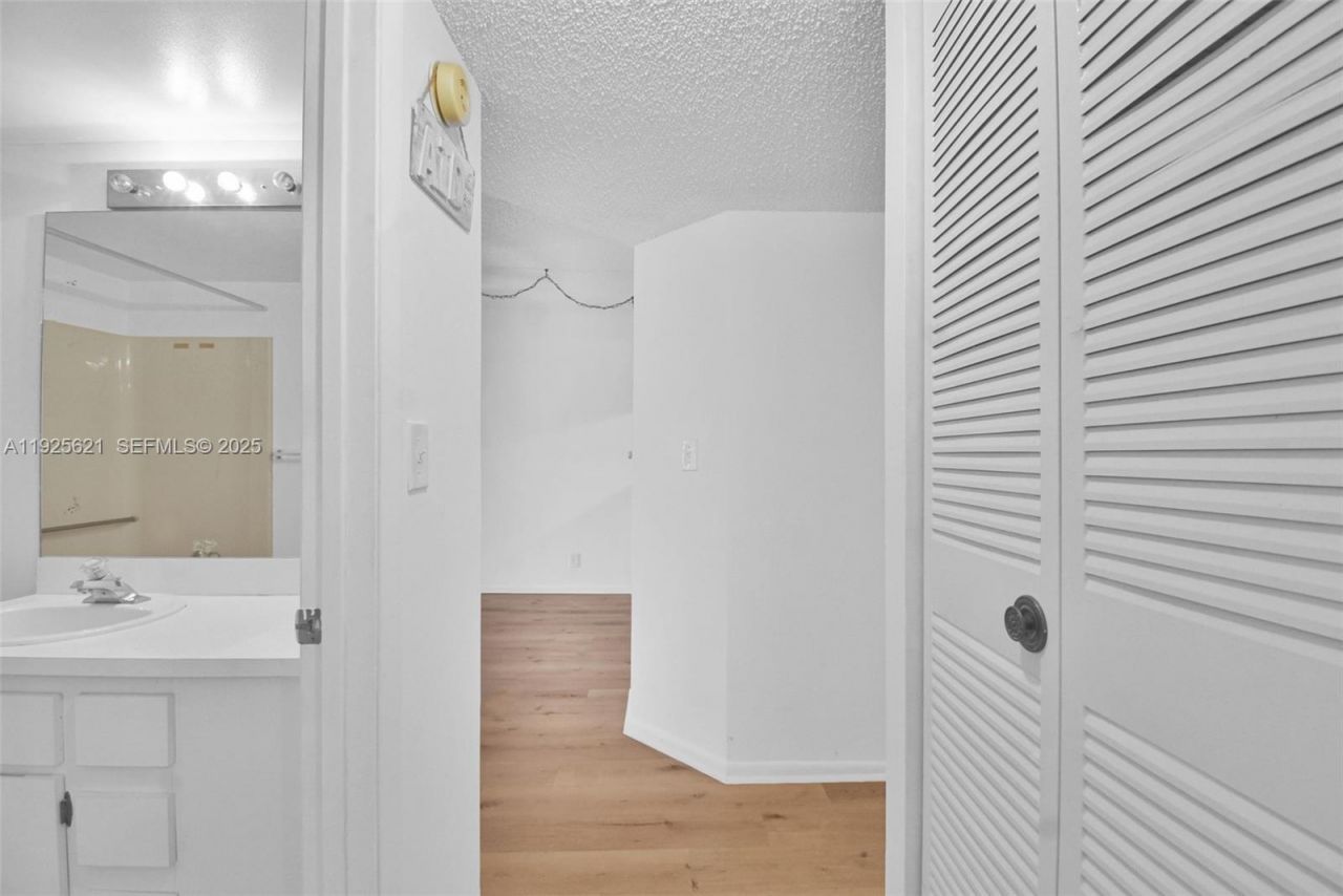 10501 W Broward Blvd, Unit 304, Plantation, FL 33324 Photo