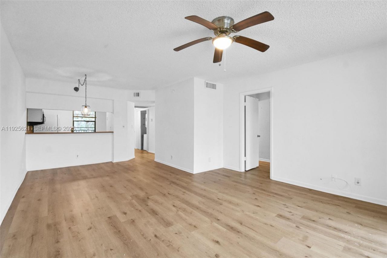 10501 W Broward Blvd, Unit 304, Plantation, FL 33324 Photo