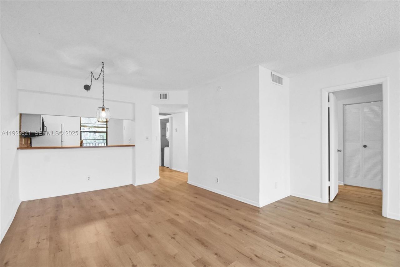 10501 W Broward Blvd, Unit 304, Plantation, FL 33324 Photo