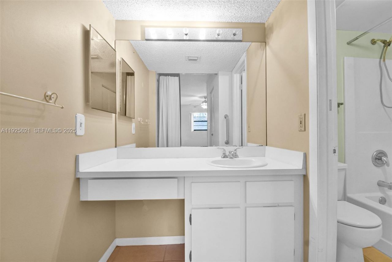 10501 W Broward Blvd, Unit 304, Plantation, FL 33324 Photo