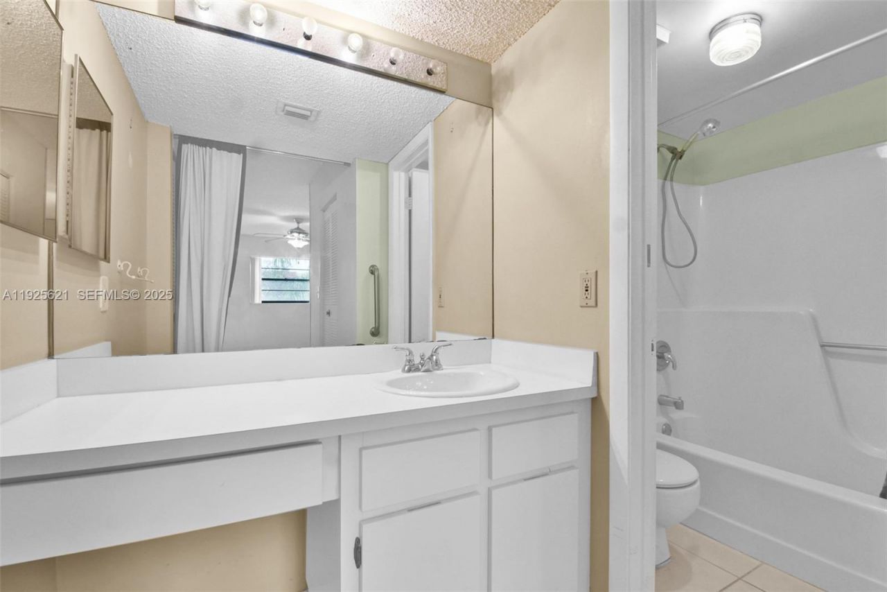 10501 W Broward Blvd, Unit 304, Plantation, FL 33324 Photo