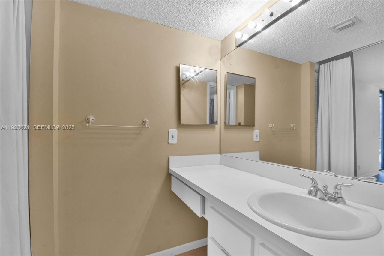 10501 W Broward Blvd, Unit 304, Plantation, FL 33324 Photo