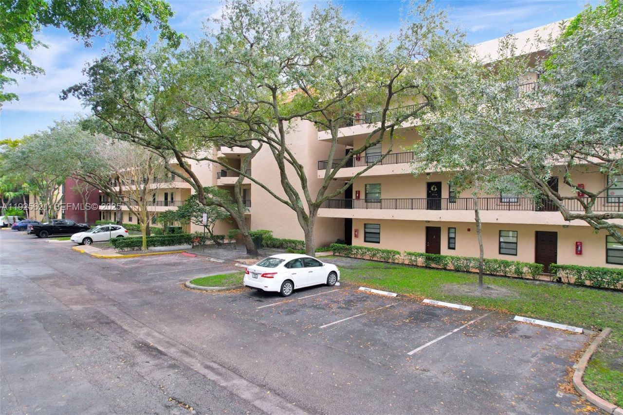 10501 W Broward Blvd, Unit 304, Plantation, FL 33324 Photo